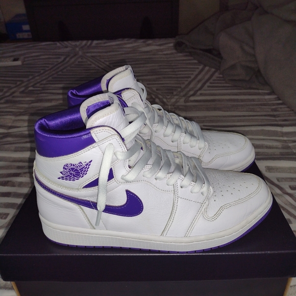 Jordan 1 "purple metallic" for woman size 10 or 8.5 for men , condition 8.5/10 - Picture 3 of 6